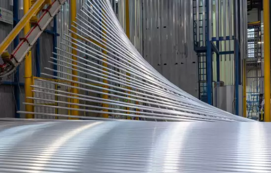Ligne de production verticale de revêtement en poudre