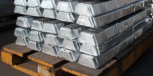 Names aluminium and aluminum beside one aluminum item
